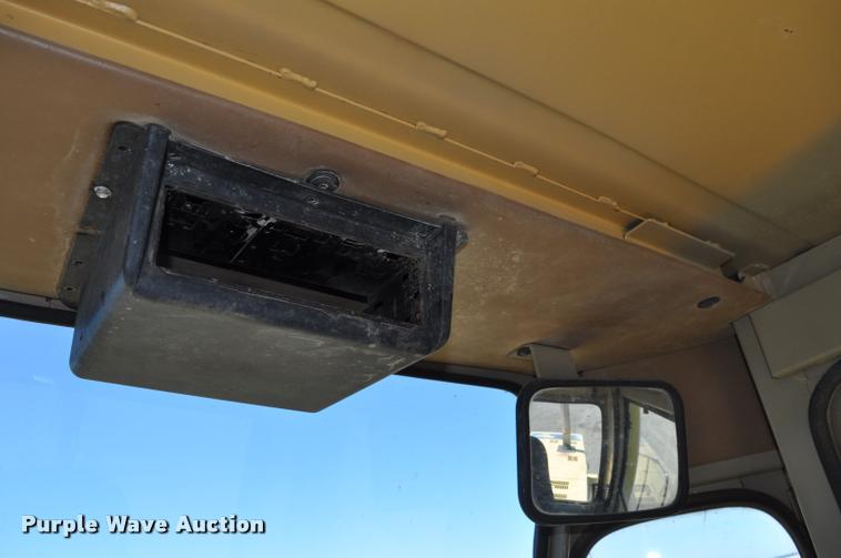 image for item L5228 1992 Komatsu WA380-1 wheel loader