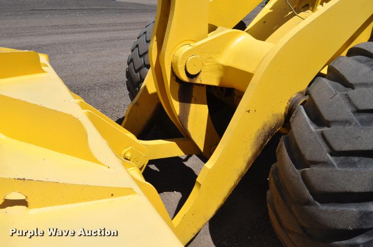 image for item L5228 1992 Komatsu WA380-1 wheel loader