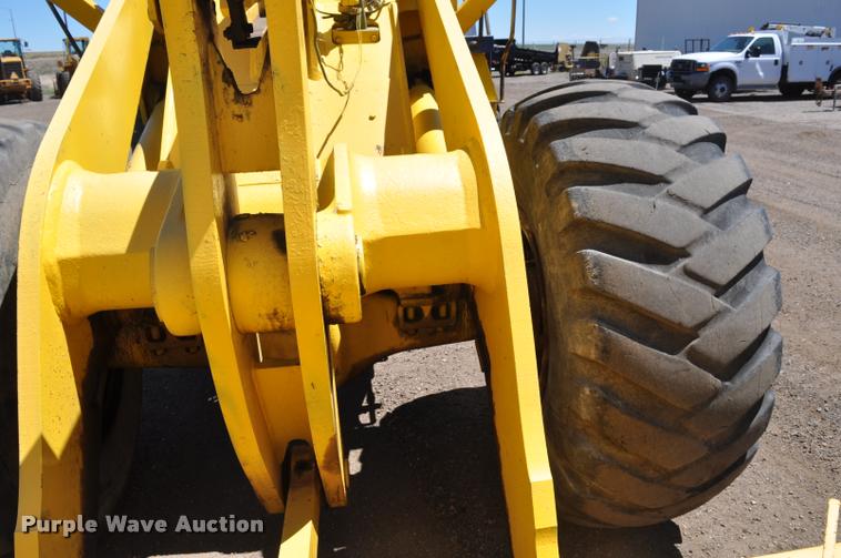 image for item L5228 1992 Komatsu WA380-1 wheel loader