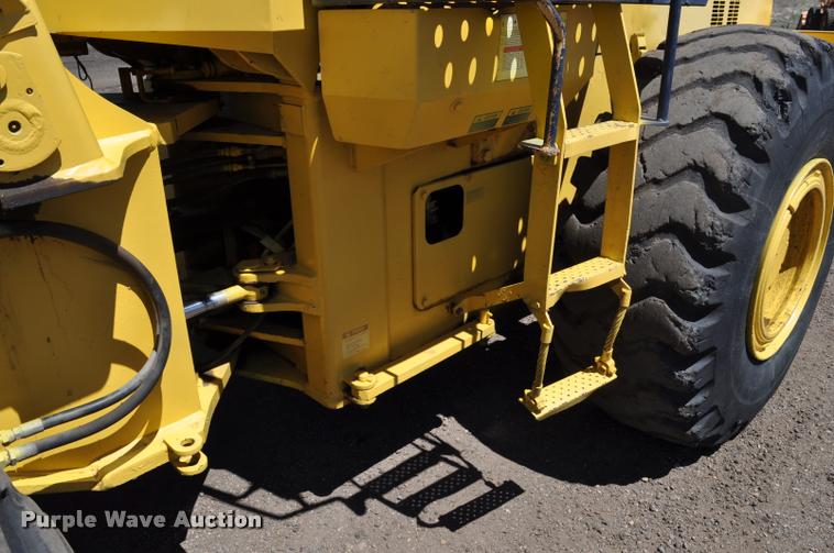image for item L5228 1992 Komatsu WA380-1 wheel loader