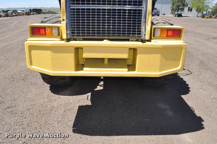 image for item L5228 1992 Komatsu WA380-1 wheel loader