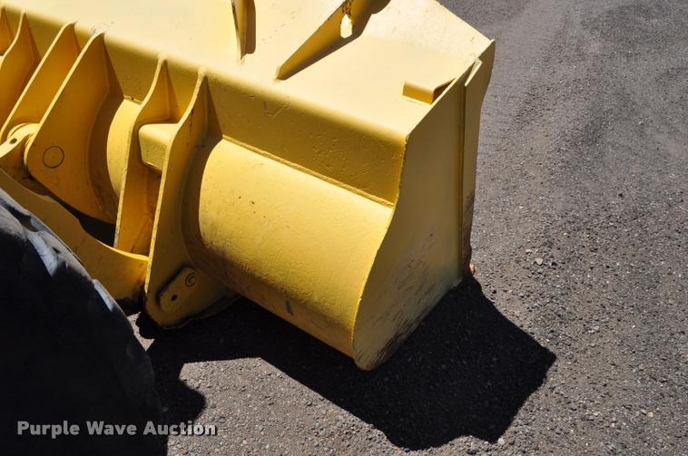 image for item L5228 1992 Komatsu WA380-1 wheel loader