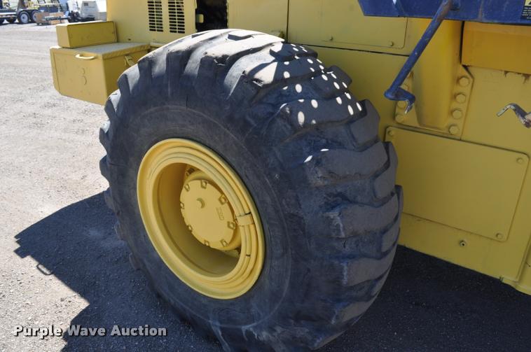 image for item L5228 1992 Komatsu WA380-1 wheel loader