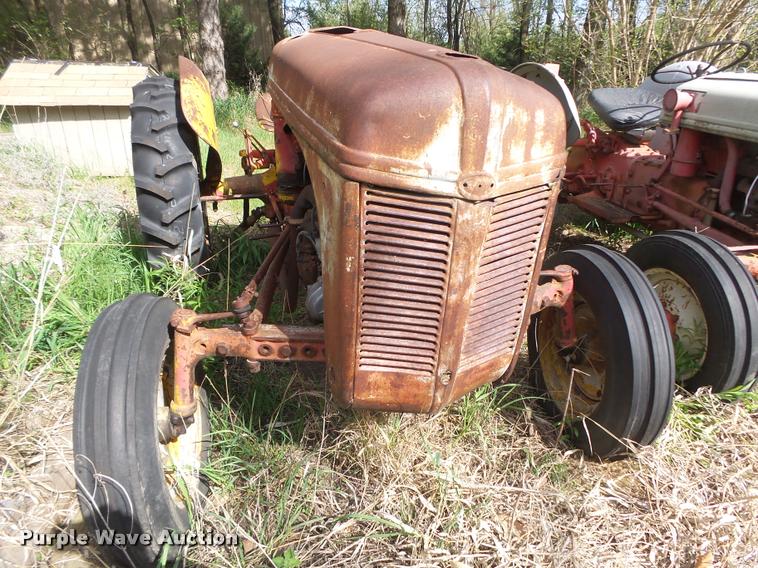 image for item AU9560 Ford 8N tractor