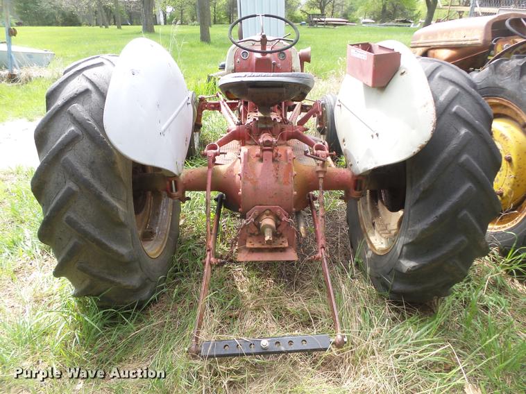 image for item AU9561 Ford 8N tractor