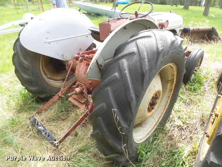 image for item AU9561 Ford 8N tractor