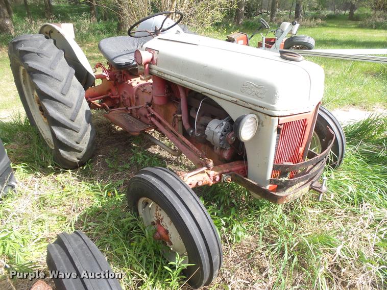 image for item AU9561 Ford 8N tractor
