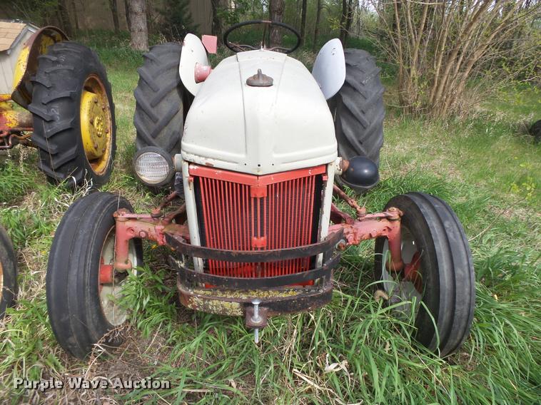 image for item AU9561 Ford 8N tractor