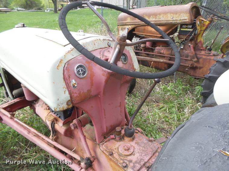 image for item AU9561 Ford 8N tractor