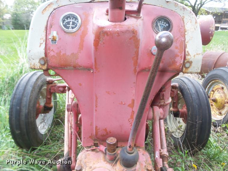 image for item AU9561 Ford 8N tractor