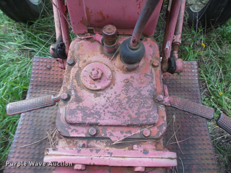 image for item AU9561 Ford 8N tractor