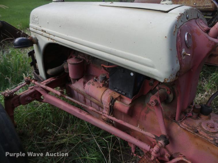 image for item AU9561 Ford 8N tractor