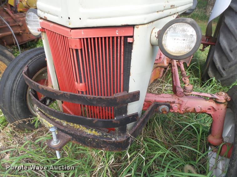 image for item AU9561 Ford 8N tractor