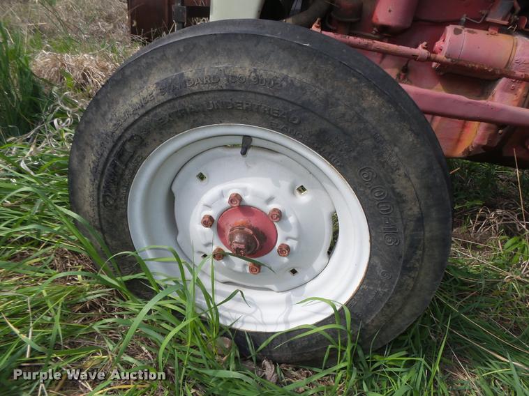image for item AU9561 Ford 8N tractor
