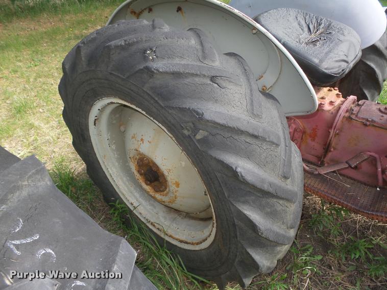 image for item AU9561 Ford 8N tractor