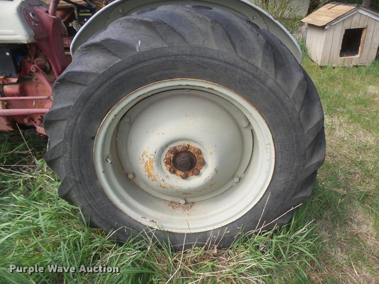 image for item AU9561 Ford 8N tractor