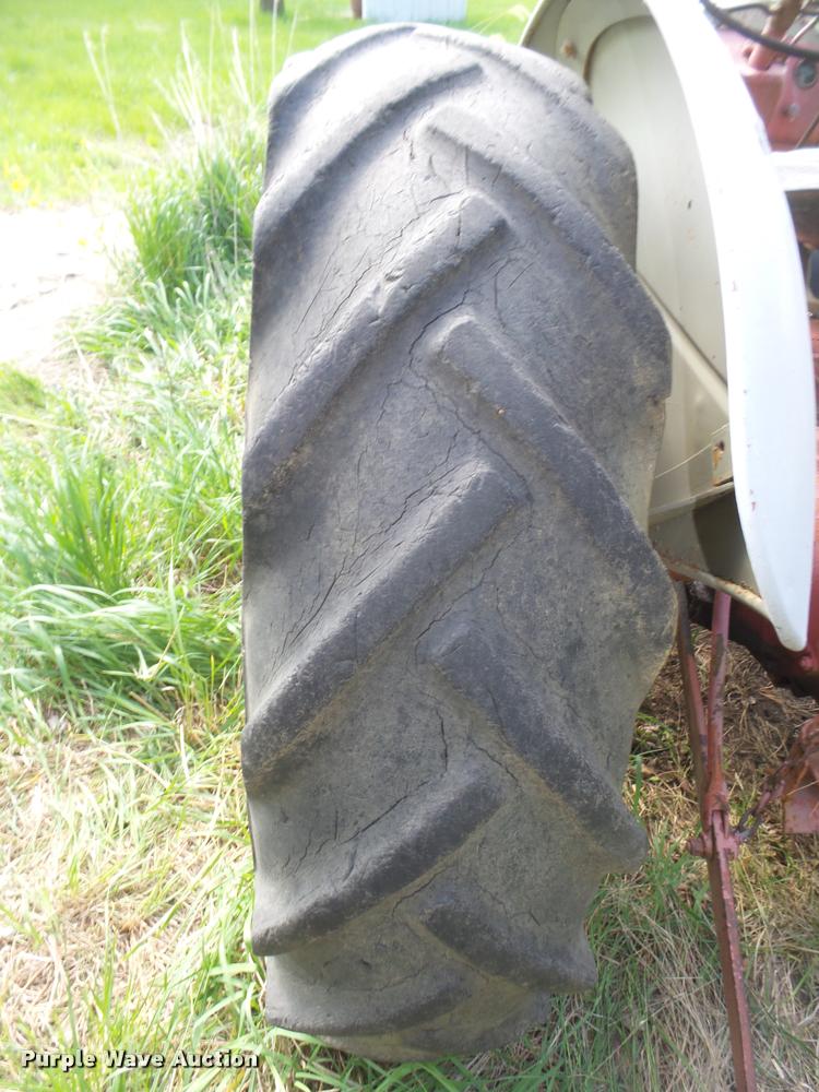 image for item AU9561 Ford 8N tractor