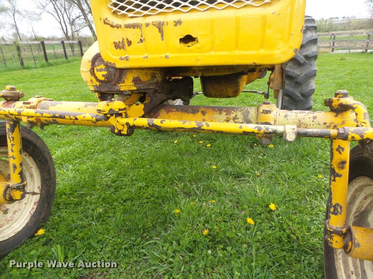 image for item AU9565 1967 International Cub tractor