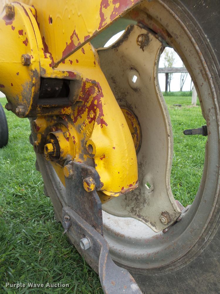 image for item AU9565 1967 International Cub tractor