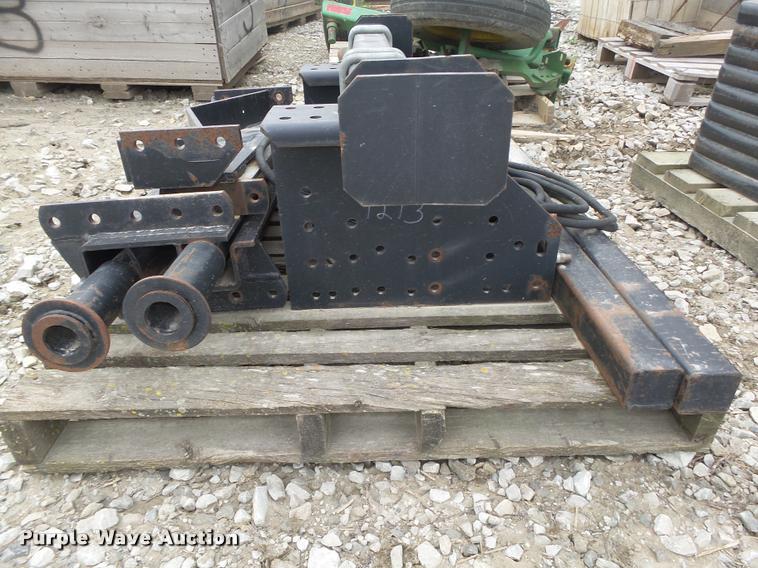 image for item AU9572 Westendorf loader mounting bracket