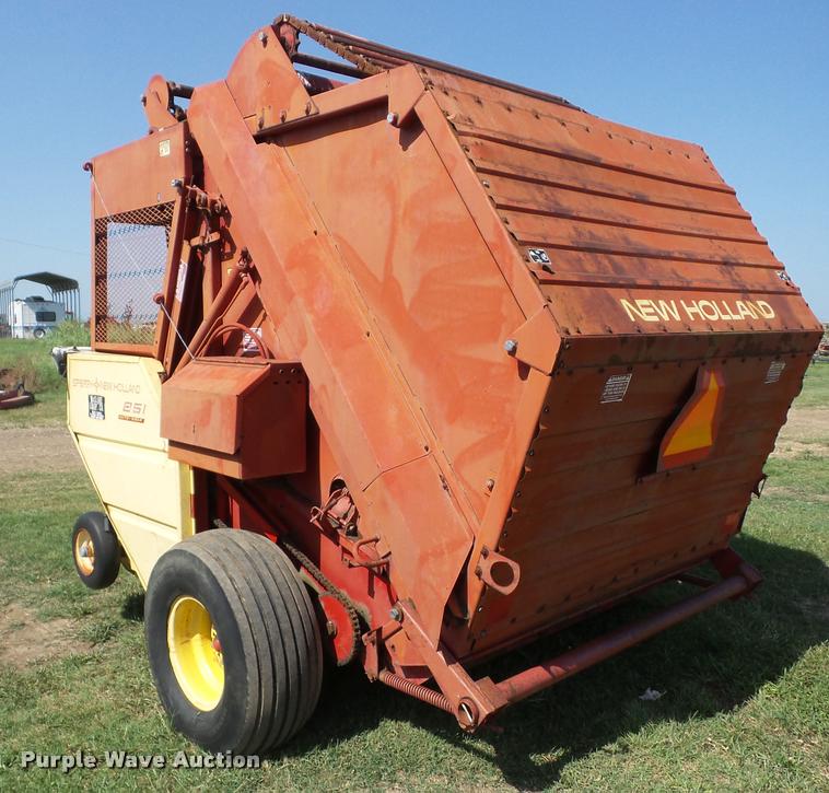 image for item BZ9652 1979 New Holland 851 round baler