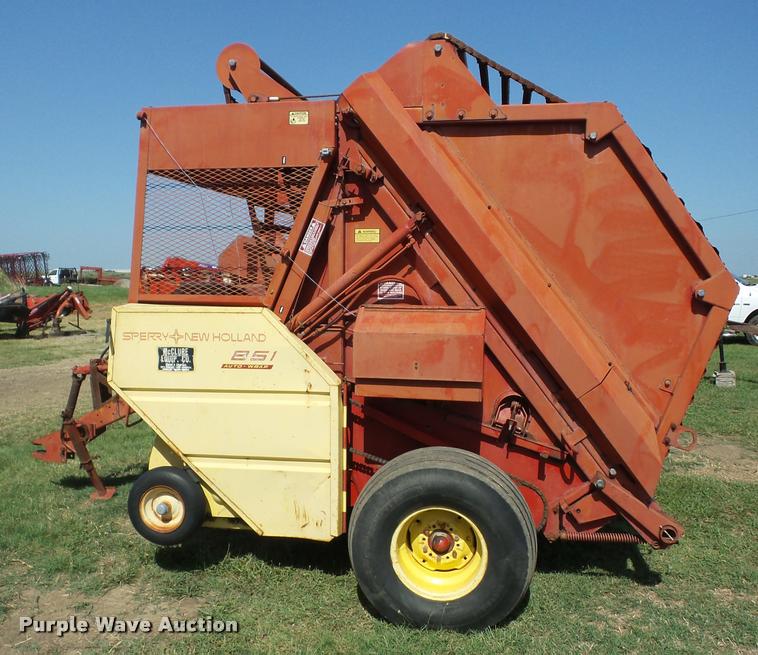 image for item BZ9652 1979 New Holland 851 round baler
