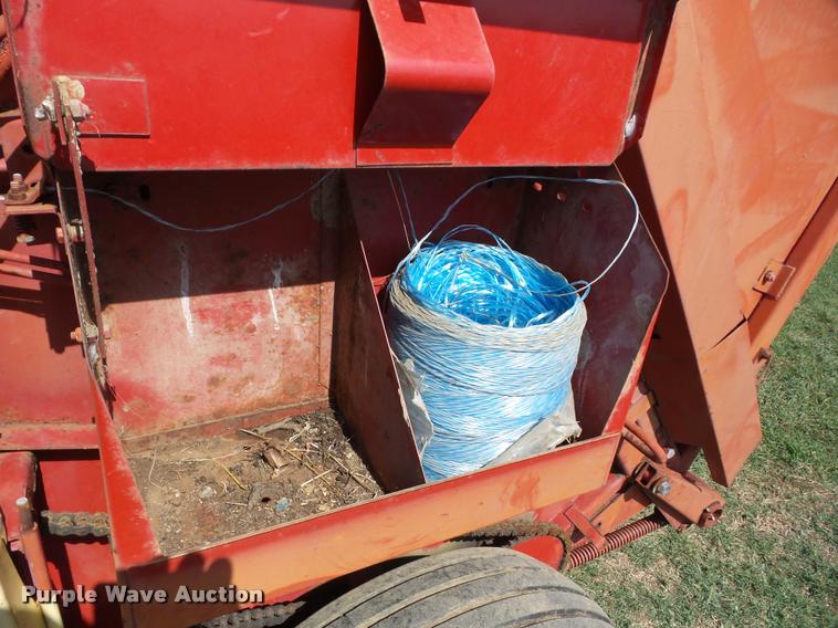 image for item BZ9652 1979 New Holland 851 round baler