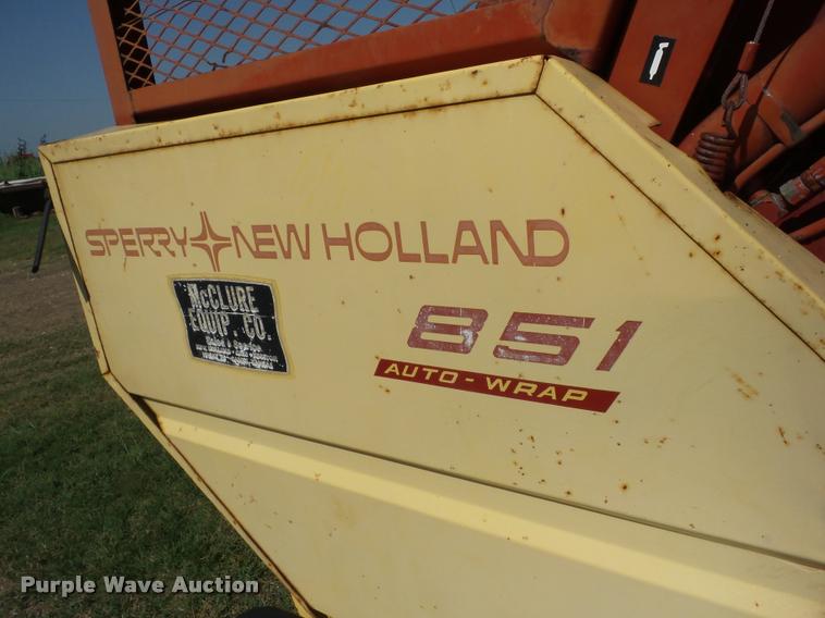 image for item BZ9652 1979 New Holland 851 round baler