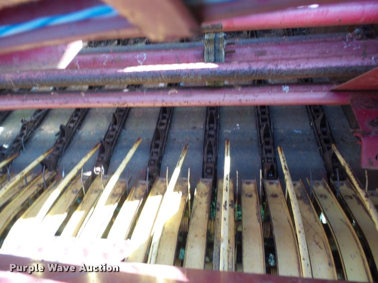 image for item BZ9652 1979 New Holland 851 round baler