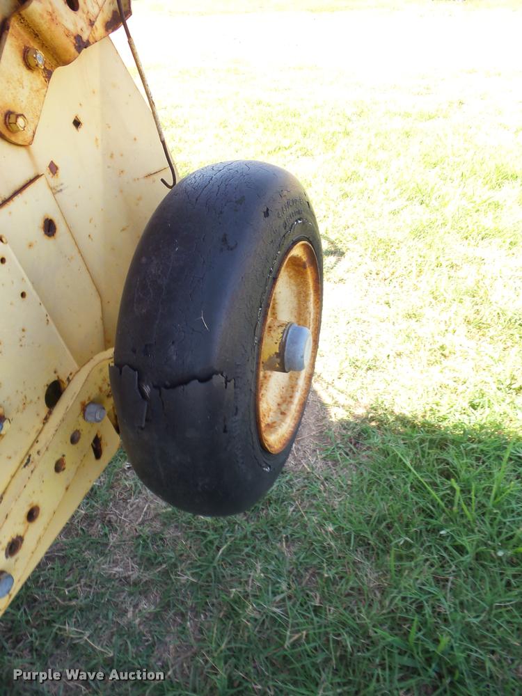 image for item BZ9652 1979 New Holland 851 round baler