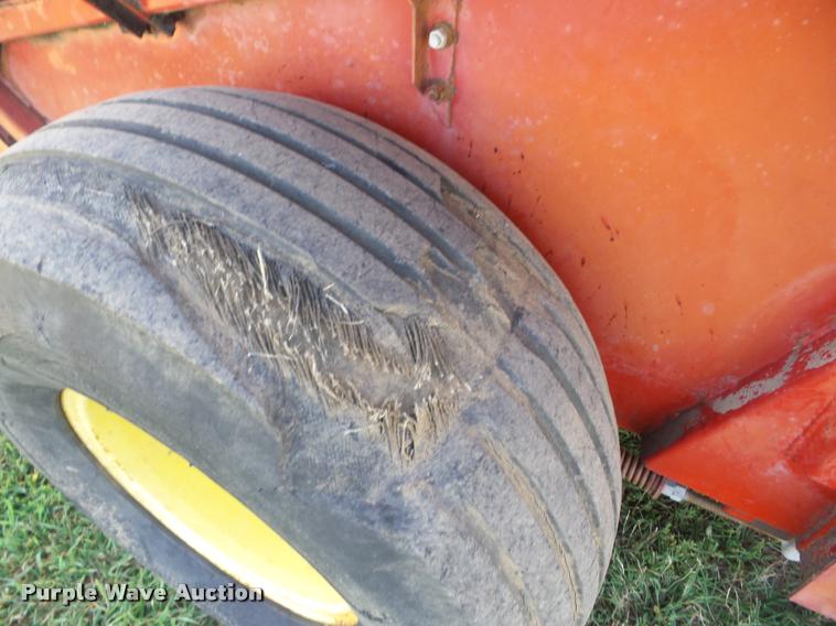 image for item BZ9652 1979 New Holland 851 round baler