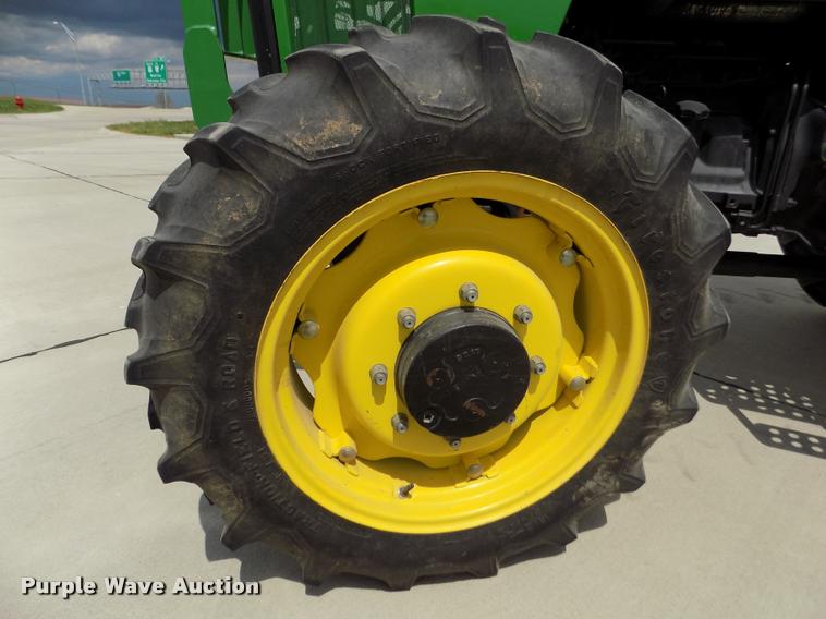 image for item DA0691 1998 John Deere 5510 MFWD tractor