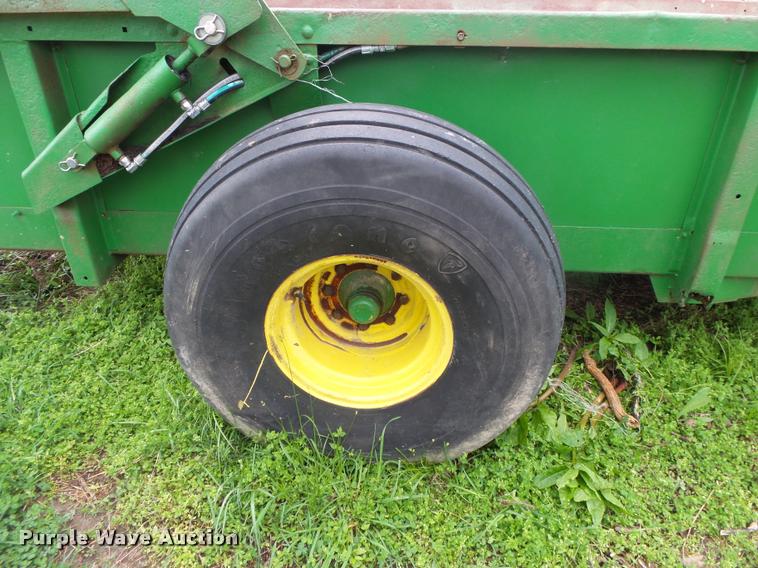 image for item DA2681 John Deere 450 manure spreader