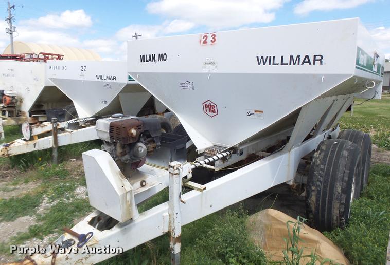image for item DA3470 Willmar Super 600 fertilizer spreader