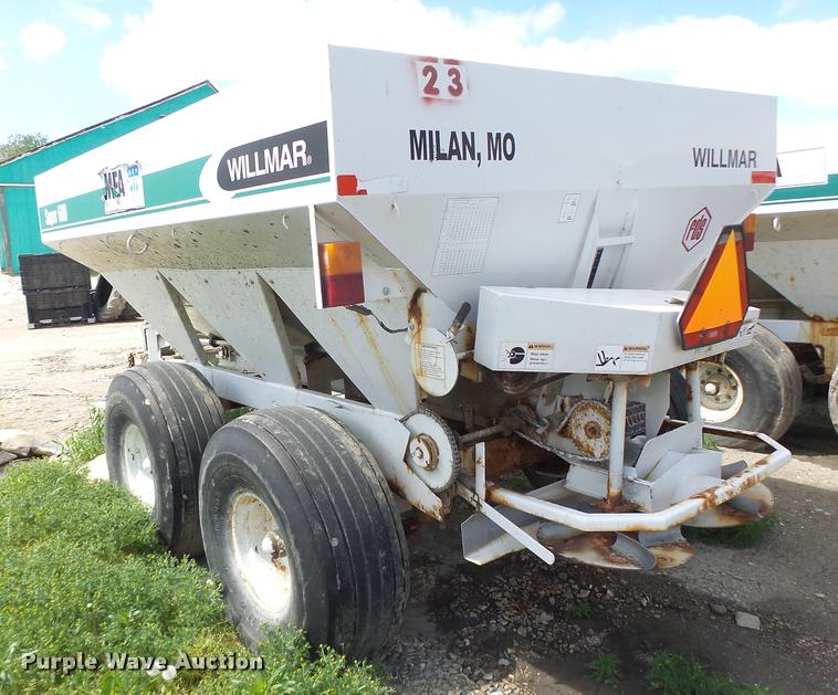 image for item DA3470 Willmar Super 600 fertilizer spreader