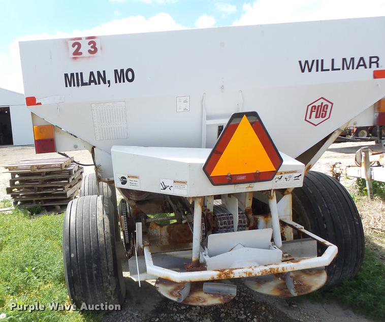 image for item DA3470 Willmar Super 600 fertilizer spreader