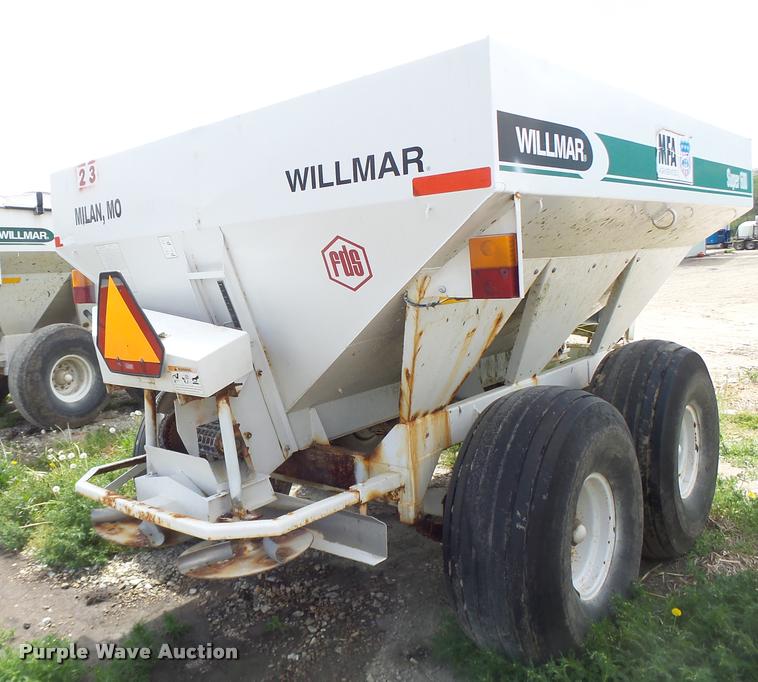 image for item DA3470 Willmar Super 600 fertilizer spreader