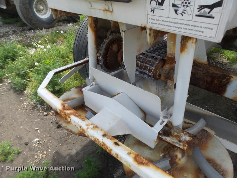 image for item DA3470 Willmar Super 600 fertilizer spreader