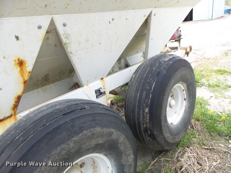 image for item DA3470 Willmar Super 600 fertilizer spreader
