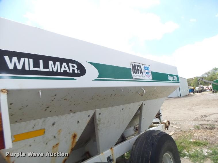 image for item DA3470 Willmar Super 600 fertilizer spreader