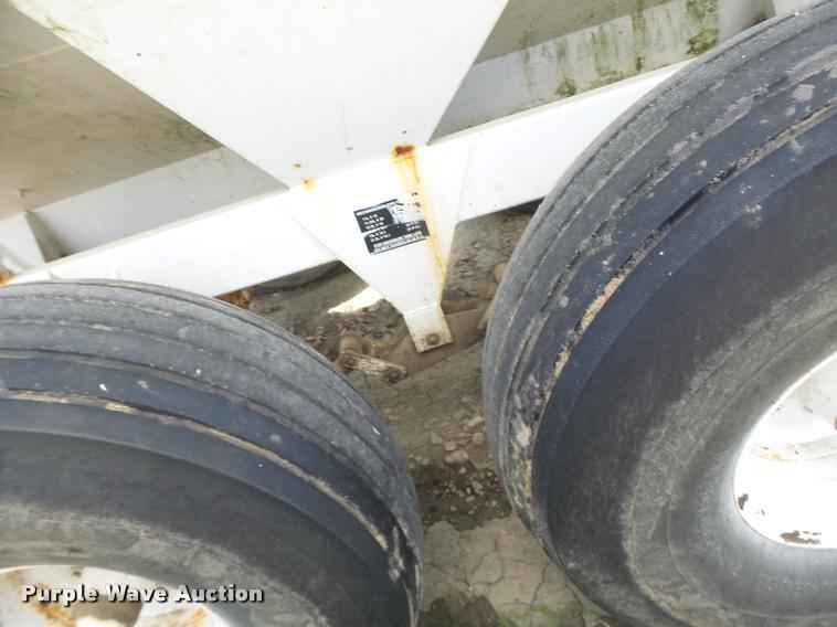 image for item DA3470 Willmar Super 600 fertilizer spreader