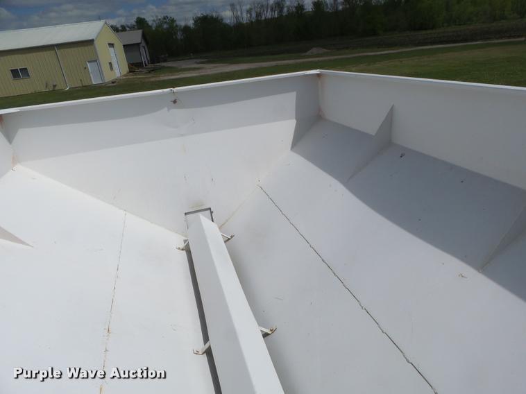 image for item DA3470 Willmar Super 600 fertilizer spreader