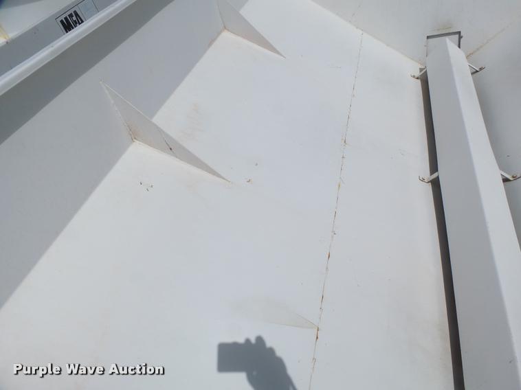 image for item DA3470 Willmar Super 600 fertilizer spreader