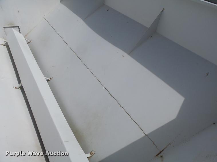 image for item DA3470 Willmar Super 600 fertilizer spreader