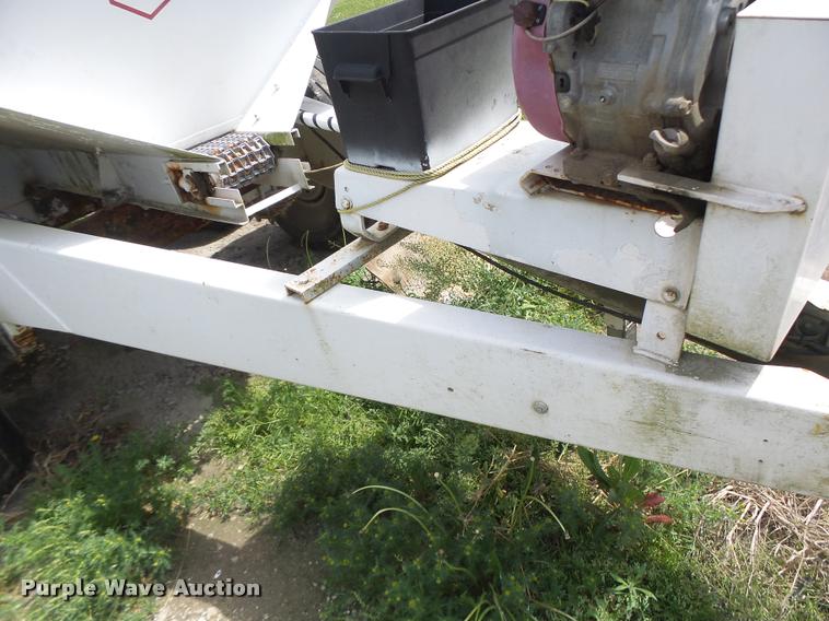 image for item DA3470 Willmar Super 600 fertilizer spreader