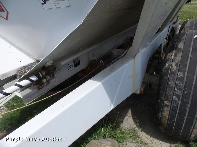 image for item DA3470 Willmar Super 600 fertilizer spreader