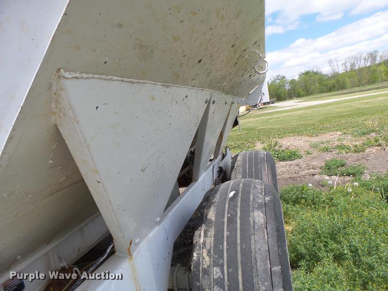 image for item DA3470 Willmar Super 600 fertilizer spreader