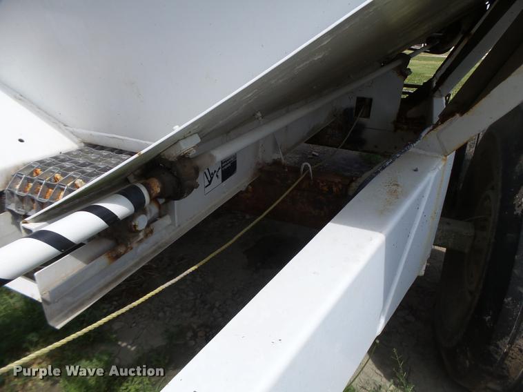 image for item DA3470 Willmar Super 600 fertilizer spreader
