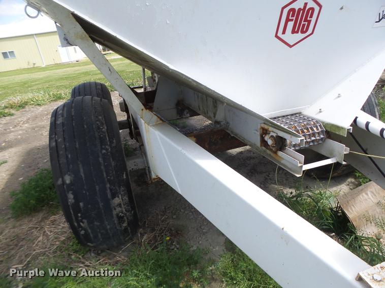 image for item DA3470 Willmar Super 600 fertilizer spreader