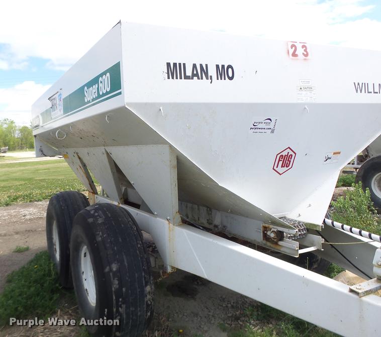 image for item DA3470 Willmar Super 600 fertilizer spreader
